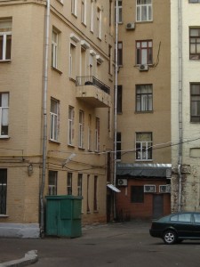 здесь я жил (петровка,17 кв.121, подвал)
