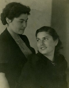 мама (справа),1943,кзыл-орда